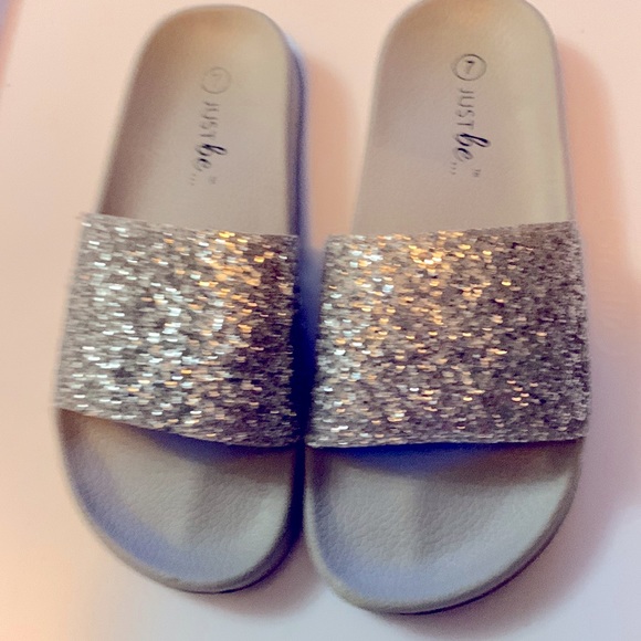 New Just Be… Silver sparkle slides comfort sole with slight arch support size 7 - Picture 5 of 6
